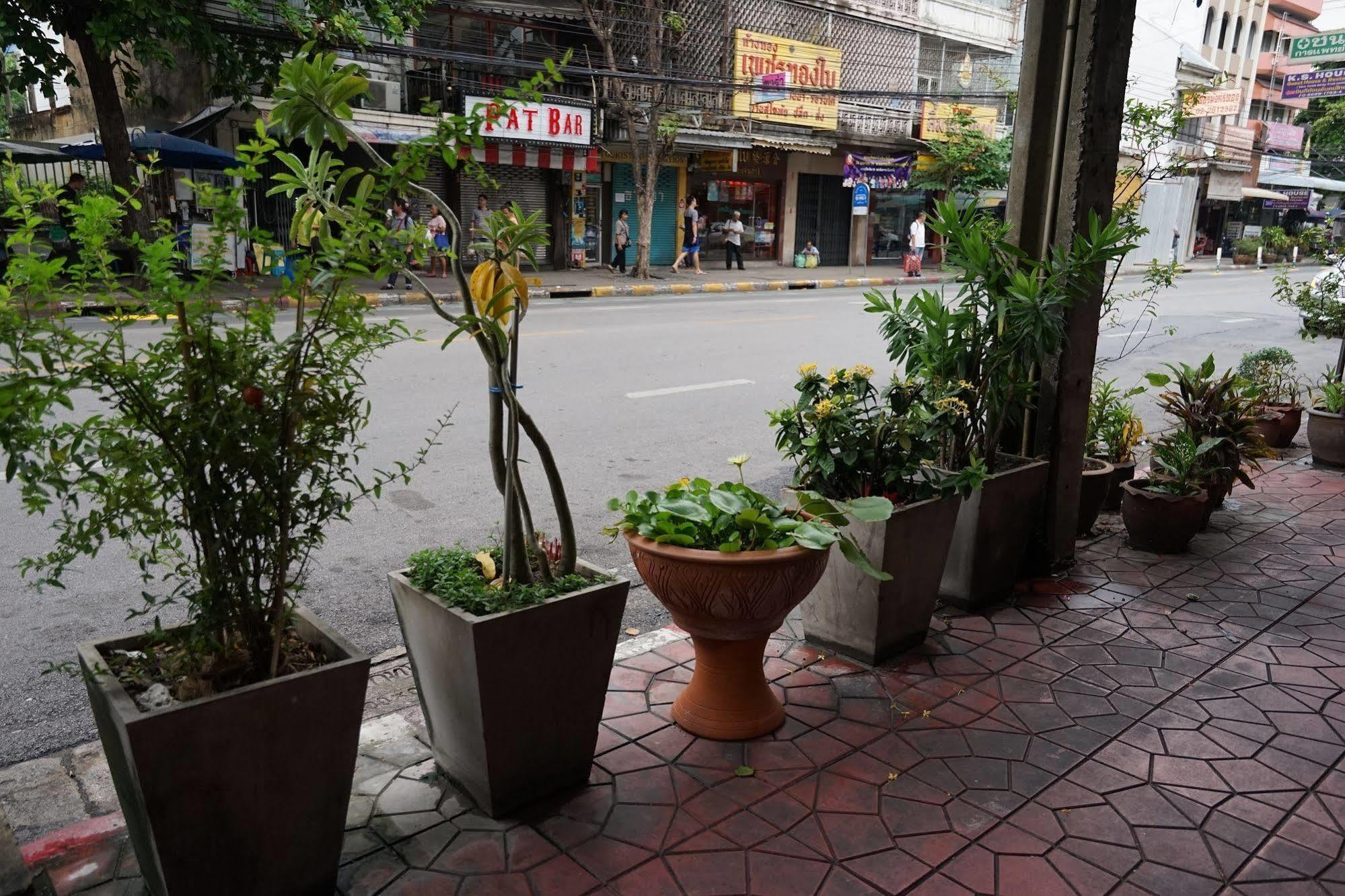 Banglumpoo Place pensión Bangkok Exterior foto